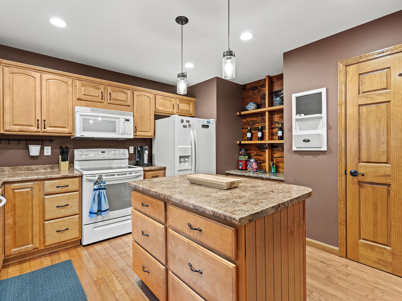 214 Gore Naples, ME 04055 - Thumbnail 5