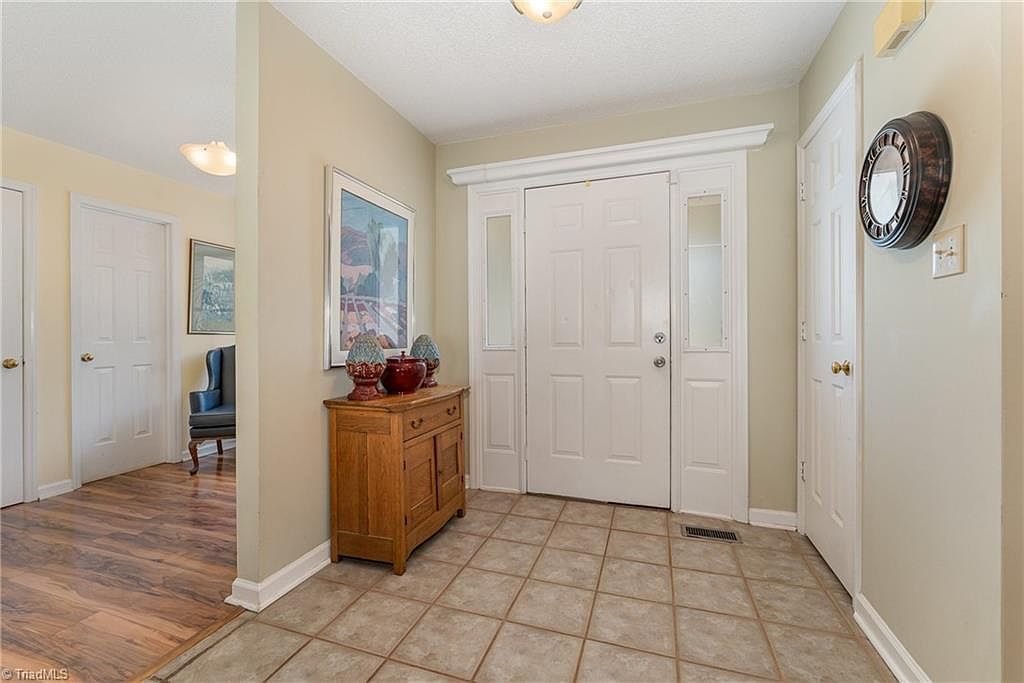 944 Chatfield Dr Jamestown, NC 27282 - Thumbnail 5