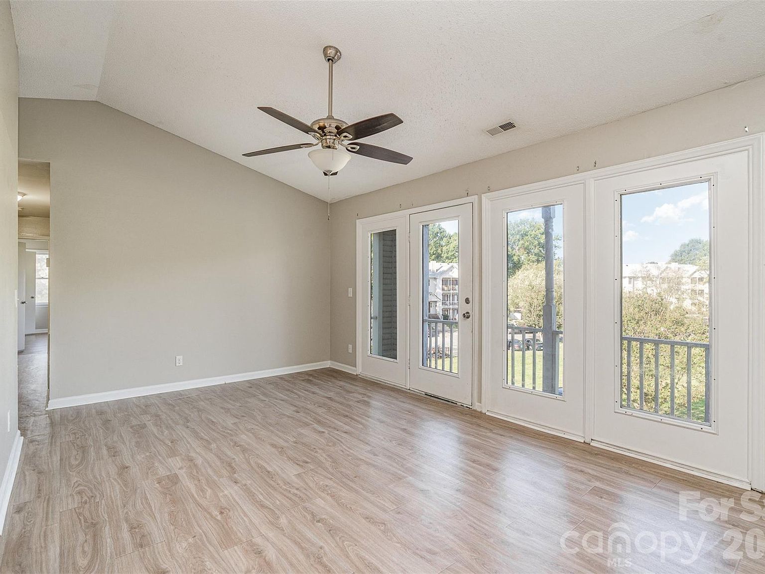 6165 Meadow Rose Ln Charlotte, NC 28215 - Thumbnail 5