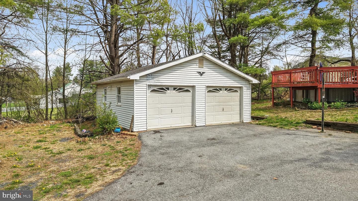 1042 Neffs Laurys Rd Coplay, PA 18037 - Thumbnail 5