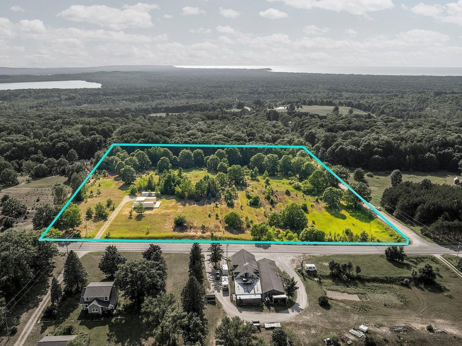 5896 Indian Hill Rd Honor, MI 49640 - Thumbnail 5