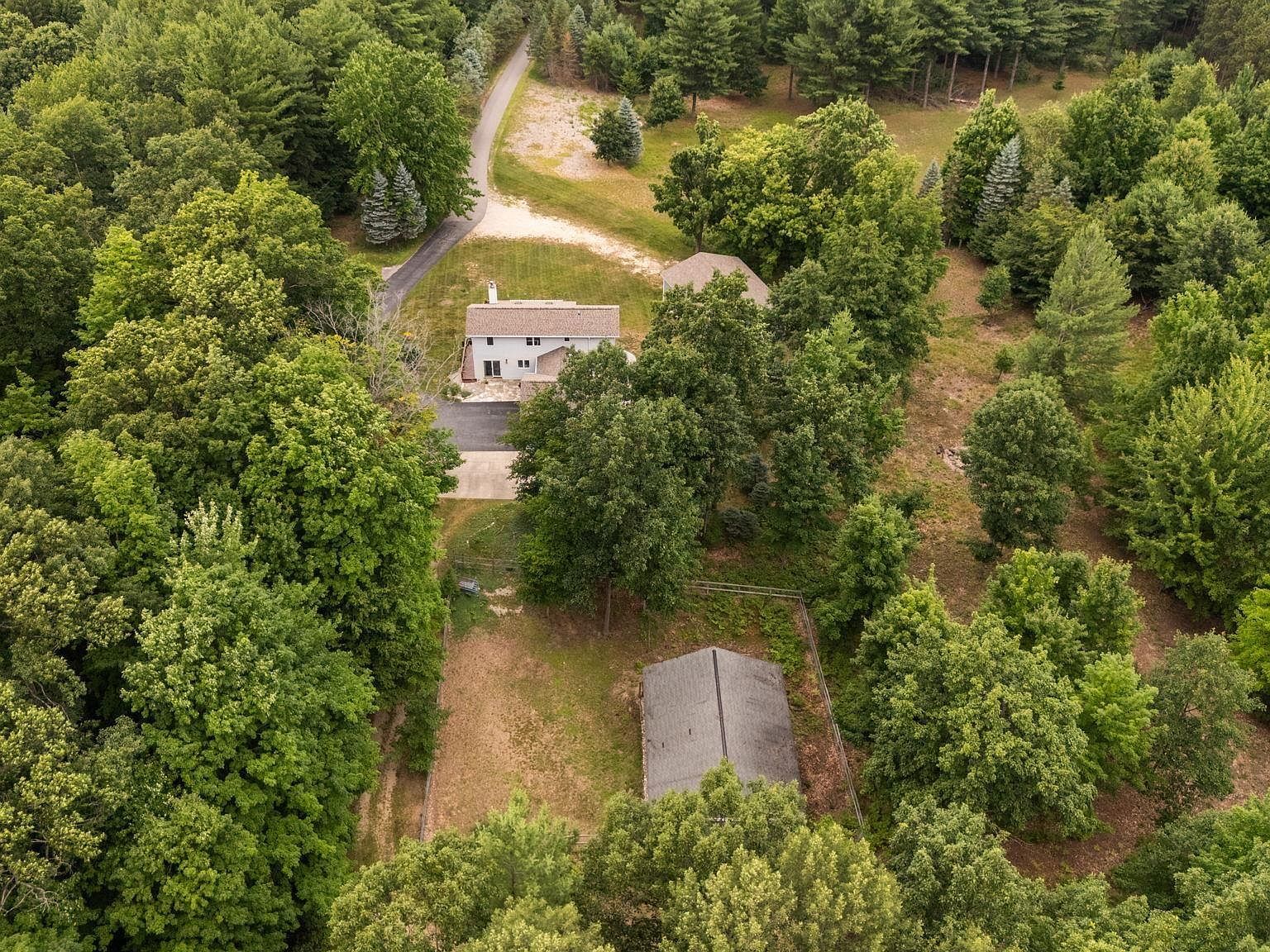 10746 Deal Rd Williamsburg, MI 49690 - Thumbnail 5