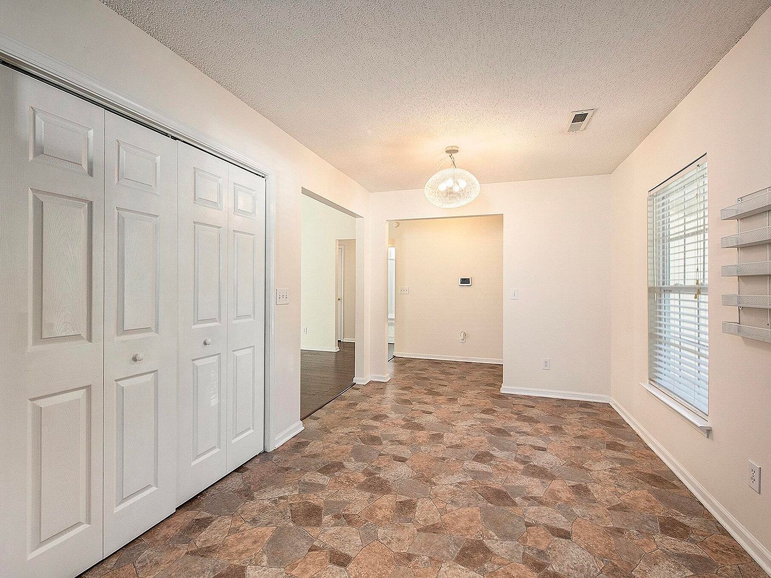 5027 Thornton Dr Summerville, SC 29485 - Thumbnail 5