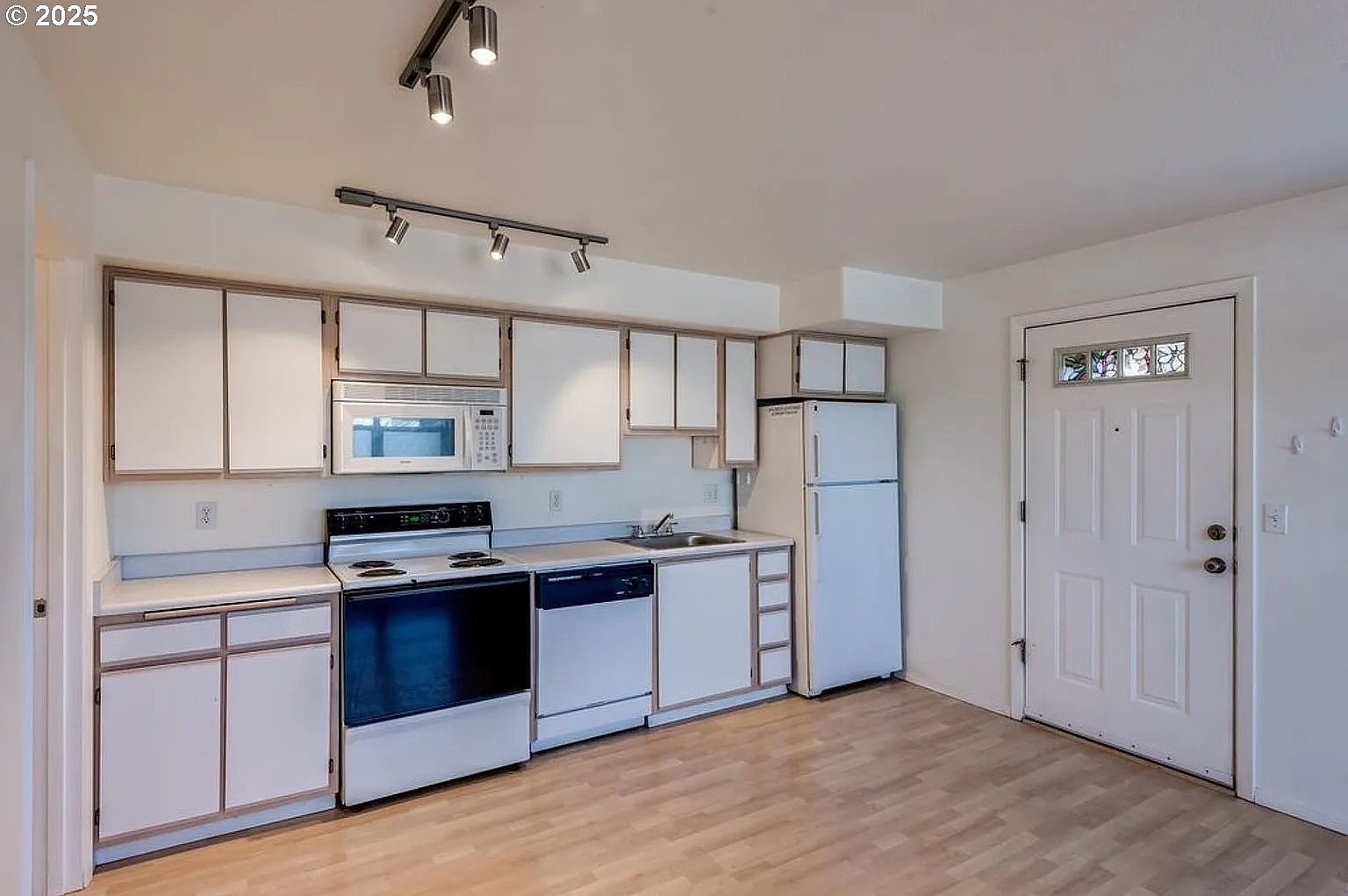 10345 NE Clackamas St APT 15 Portland, OR 97220 - Thumbnail 5