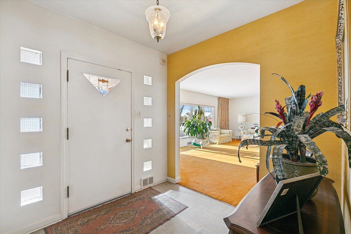 12157 S Perry Ave Chicago, IL 60628 - Thumbnail 5