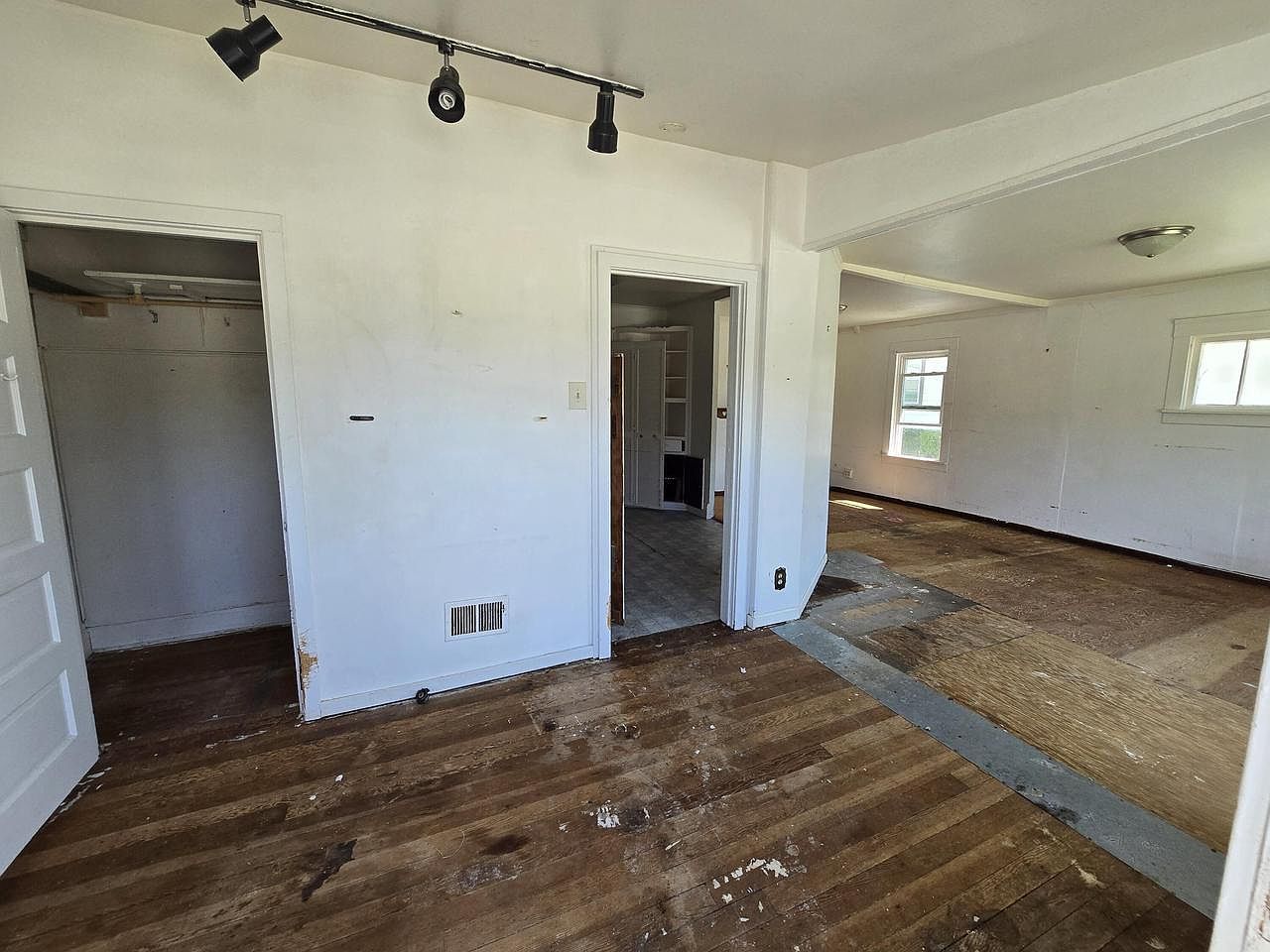 1118 Jones Ave Racine, WI 53402 - Thumbnail 5