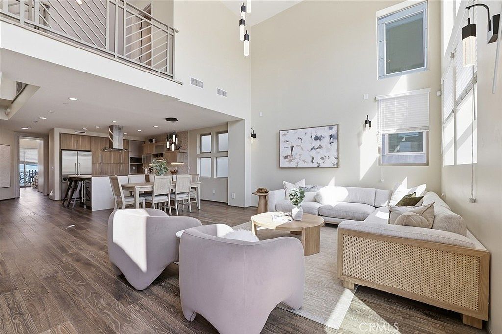 1745 Spreckels Ln Redondo Beach, CA 90278 - Thumbnail 5