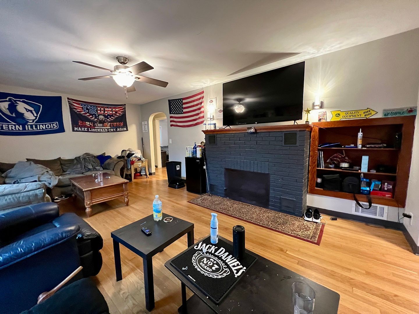 1528 Division St Charleston, IL 61920 - Thumbnail 5