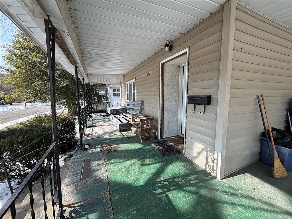 1021 Jefferson Ave Charleston, IL 61920 - Thumbnail 5