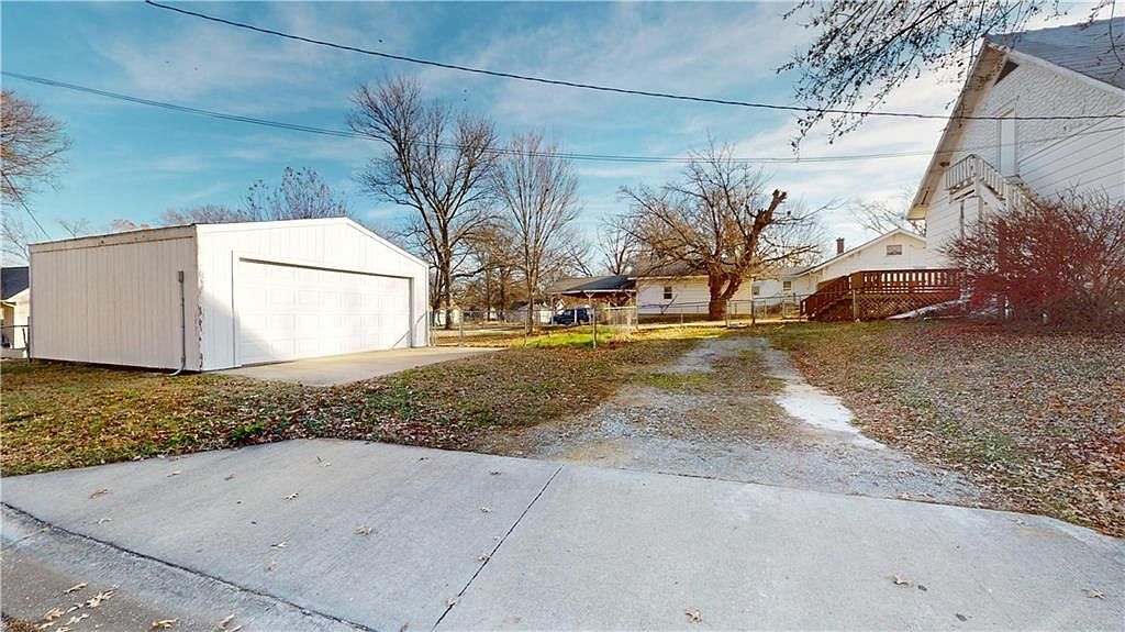 728 W Hunter St Nevada, MO 64772 - Thumbnail 5