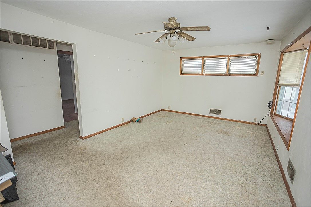 921 Lynn Dr Effingham, IL 62401 - Thumbnail 5