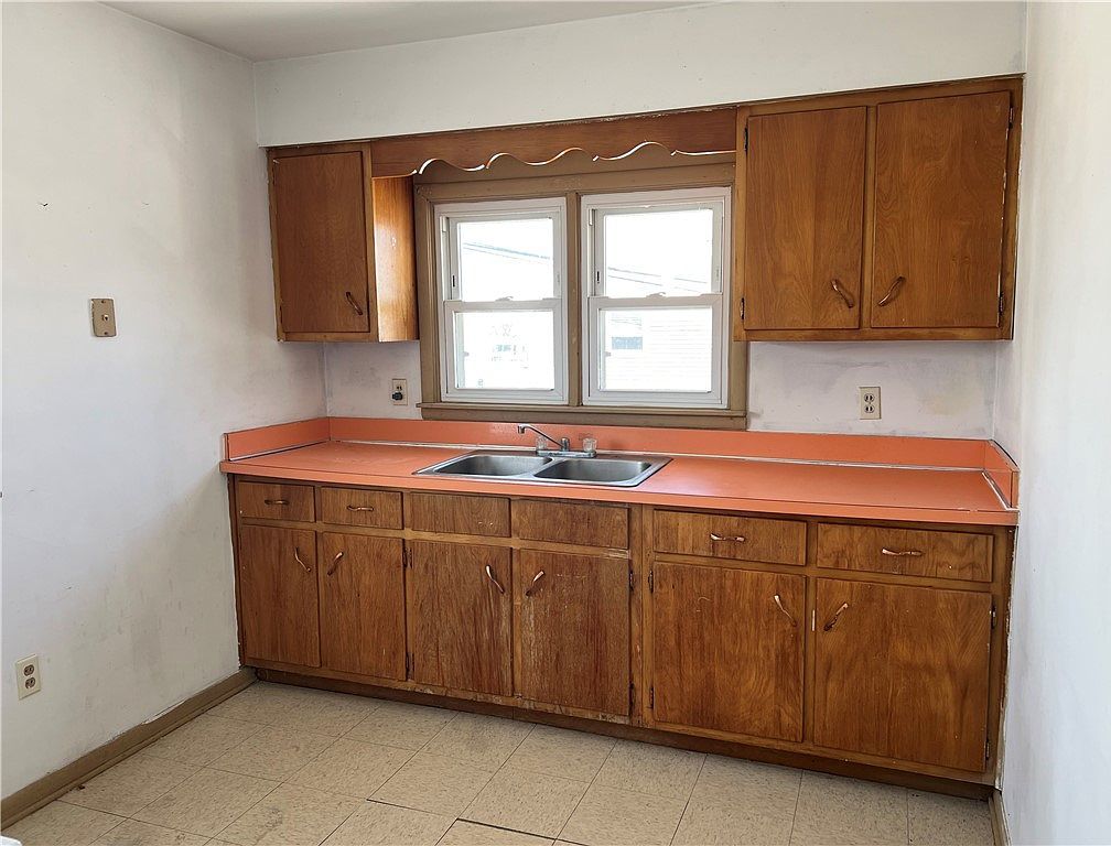 4 W Ashmore St APT A Ashmore, IL 61912 - Thumbnail 5