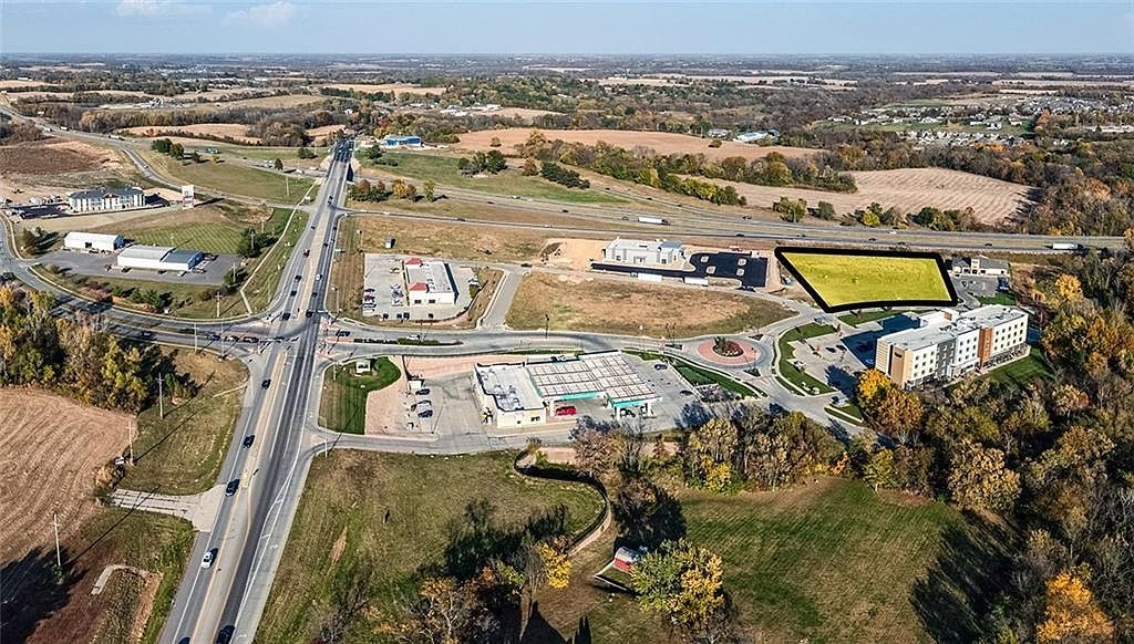 N Village Dr Saint Joseph, MO 64506 - Thumbnail 5