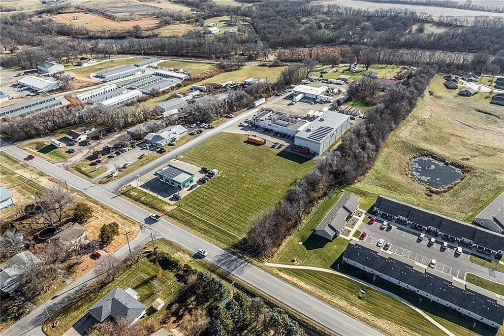 Pear St Saint Joseph, MO 64503 - Thumbnail 5