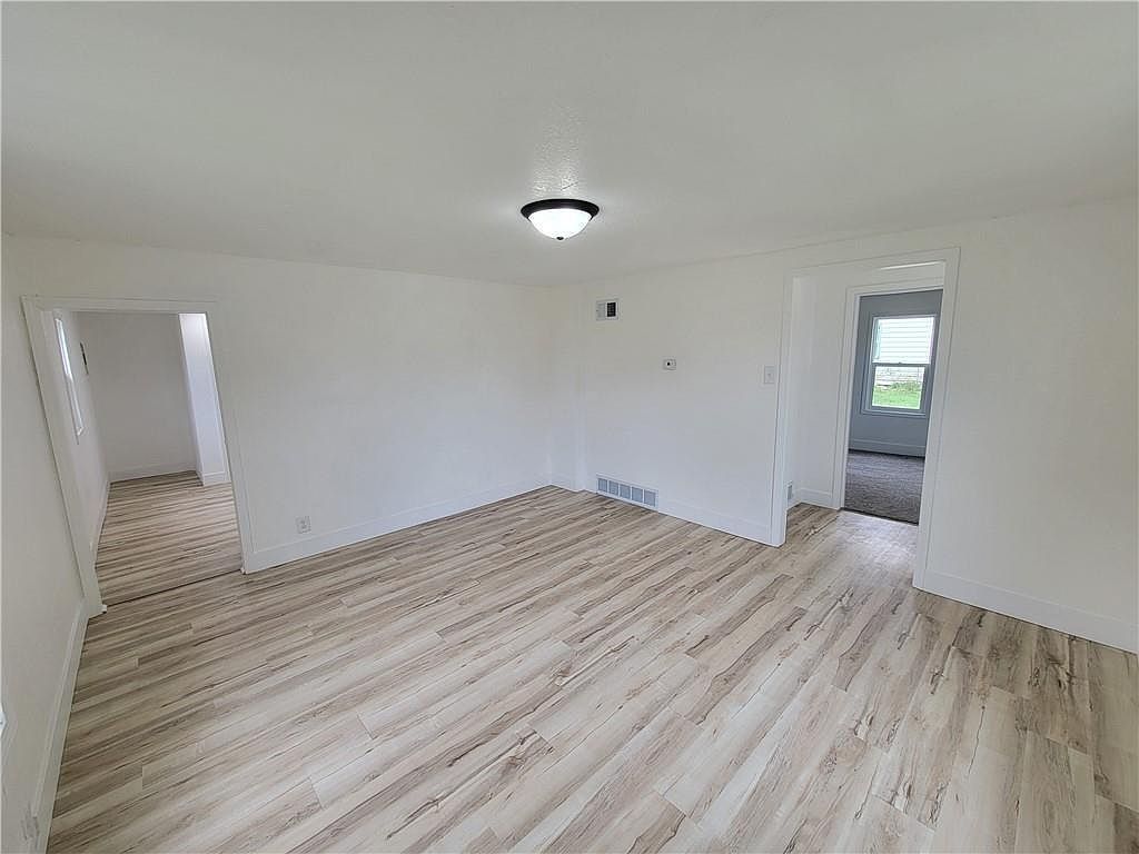 6211 Washington St Saint Joseph, MO 64504 - Thumbnail 5