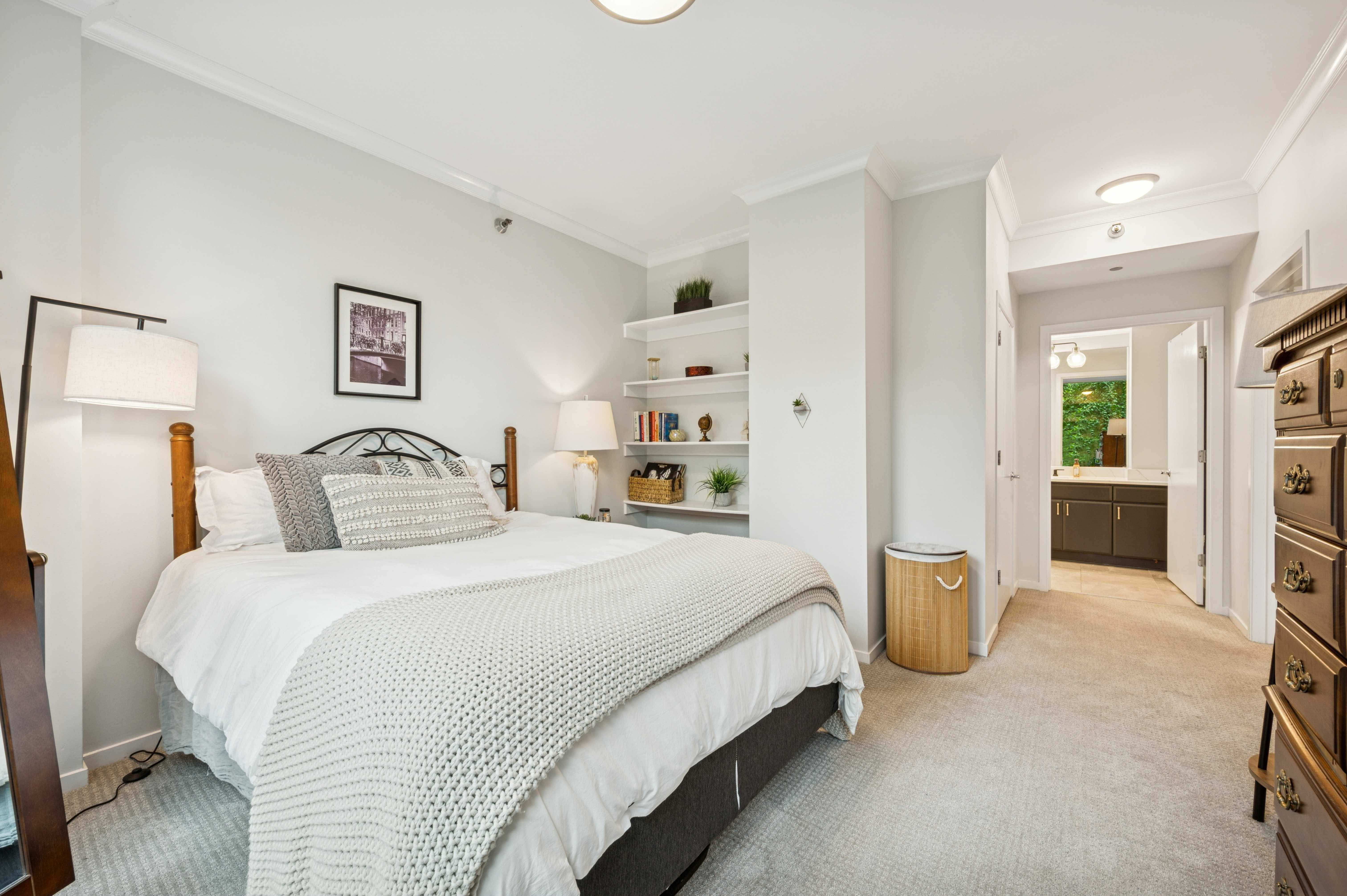 600 N Kingsbury St unit 207, Chicago, IL 60654, USA  | Condominium