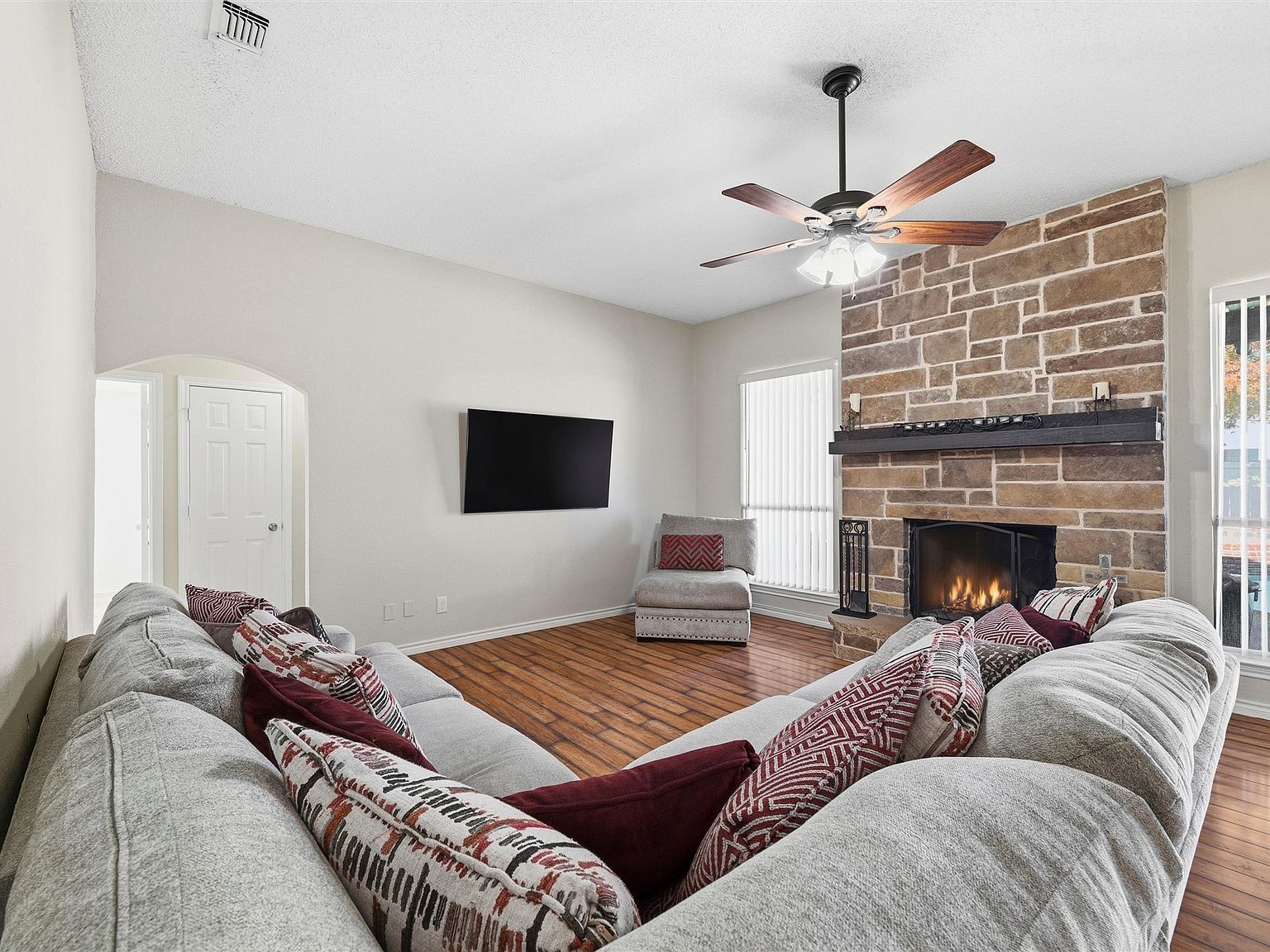 517 Hiwasee Rd Waxahachie, TX 75165 - Thumbnail 5