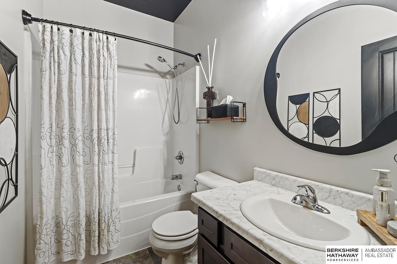 19109 Greenleaf St Omaha, NE 68136 - Thumbnail 5