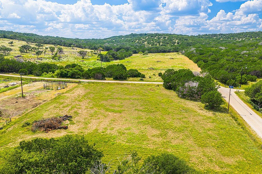 132 E Silver Creek Ln Center Pt, TX 78010 - Thumbnail 5