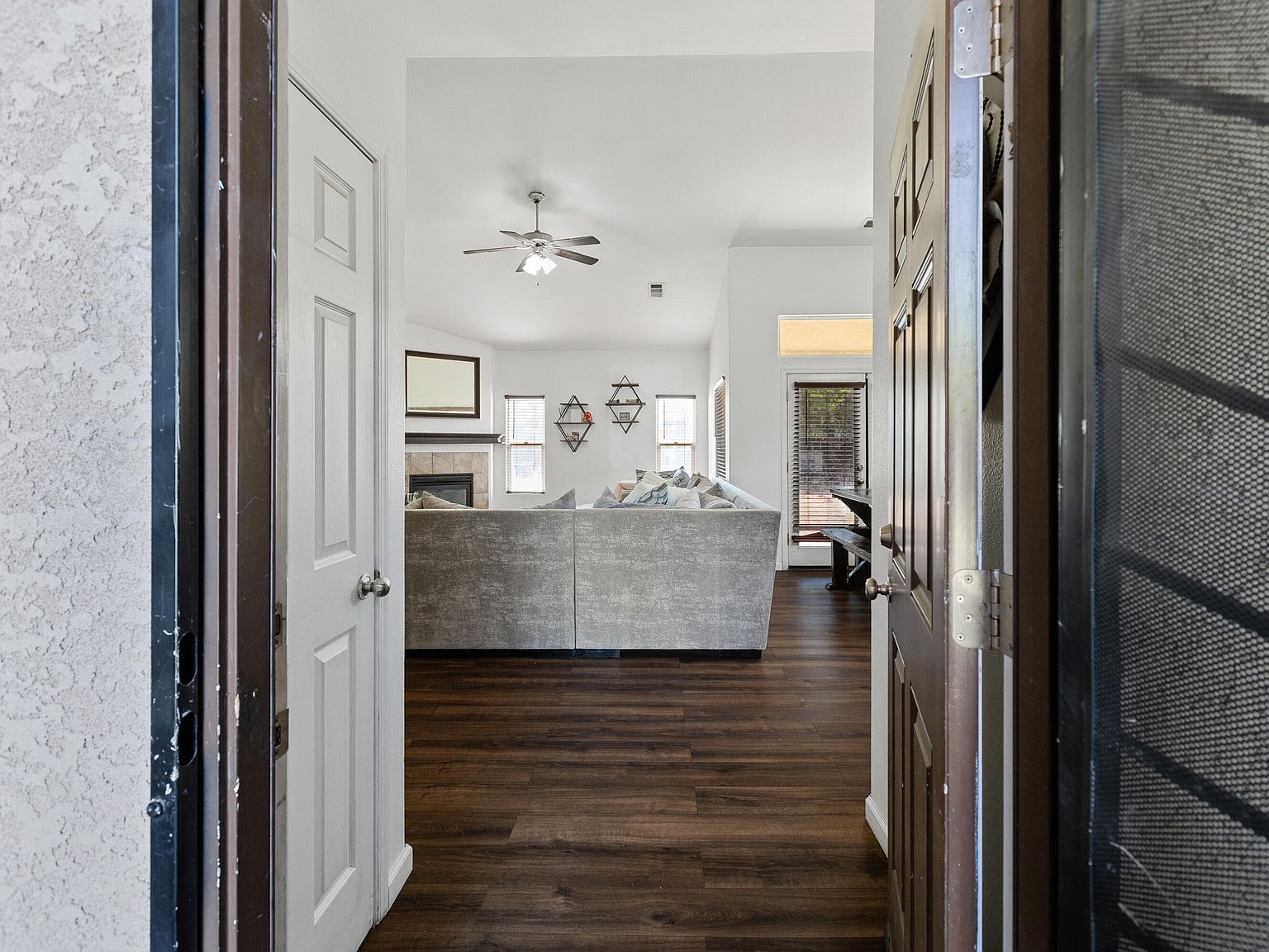 927 Shadowood St Porterville, CA 93257 - Thumbnail 5