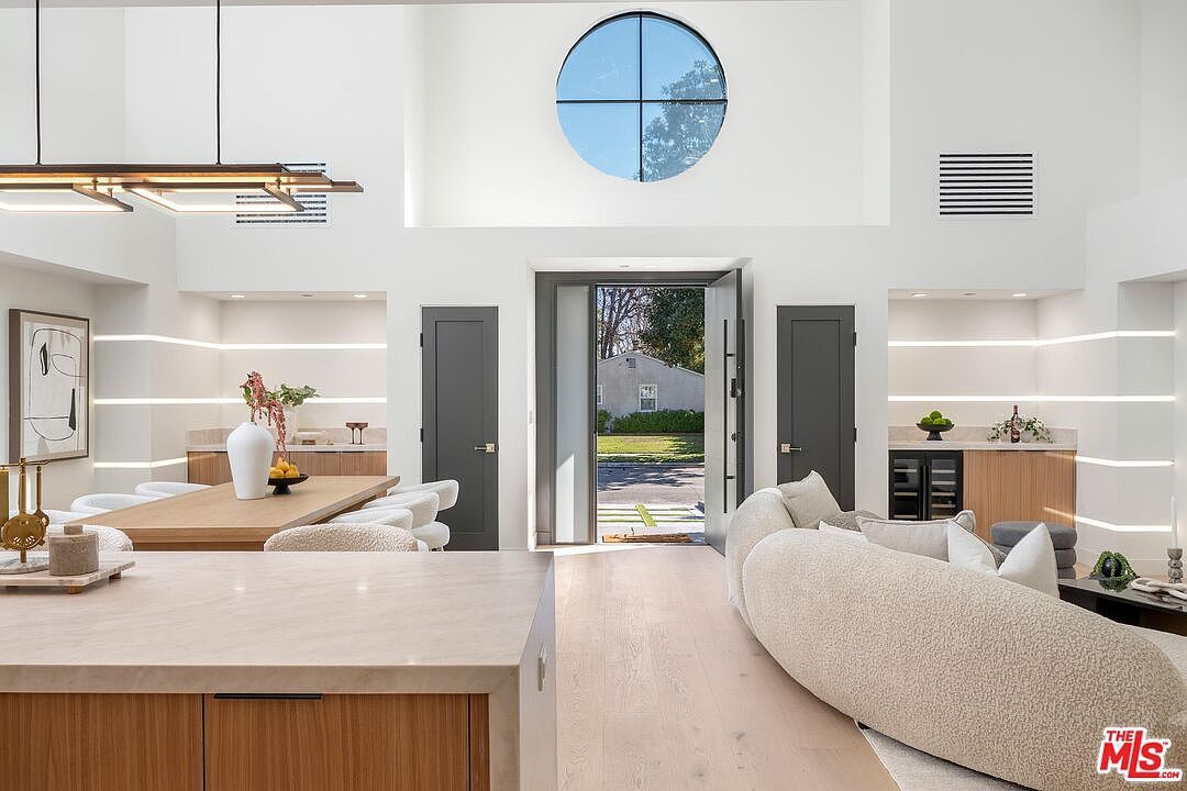 4557 Camellia Ave North Hollywood, CA 91602 - Thumbnail 5