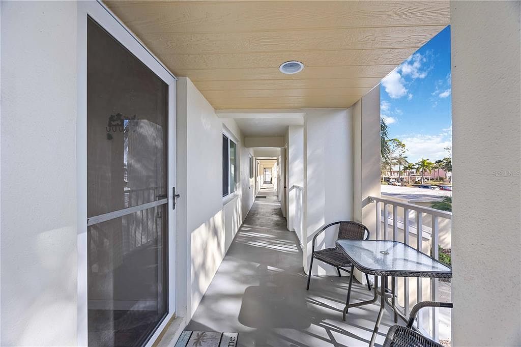 433 Cerromar Ln UNIT 440 Venice, FL 34293 - Thumbnail 5