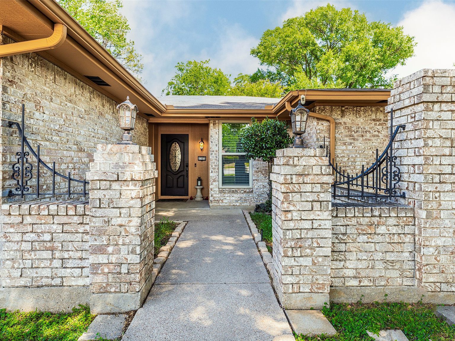 2303 Hazelwood Ct Arlington, TX 76015 - Thumbnail 5