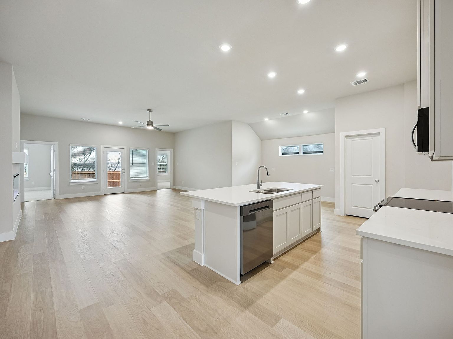 812 Tesslynn Ave Godley, TX 76044 - Thumbnail 5