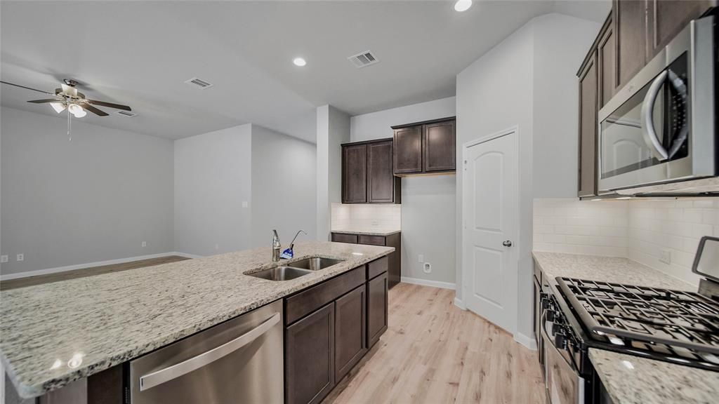 14219 Volcano Perch Drive, Conroe, TX, 77384 - Thumbnail 4