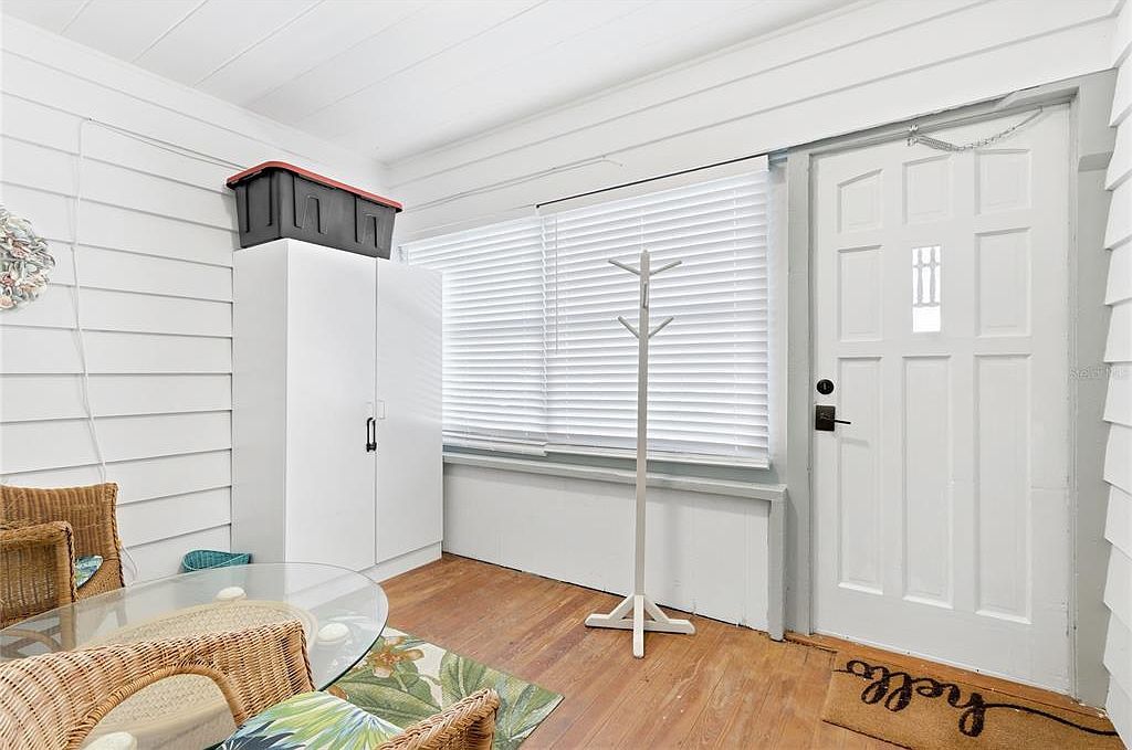 1374 20th St Sarasota, FL 34234 - Thumbnail 5