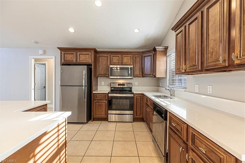 620 SE 11th Ave Cape Coral, FL 33990 - Thumbnail 5