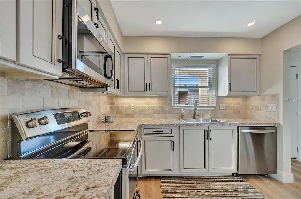 9718 Hernando Ct Bradenton, FL 34210 - Thumbnail 5