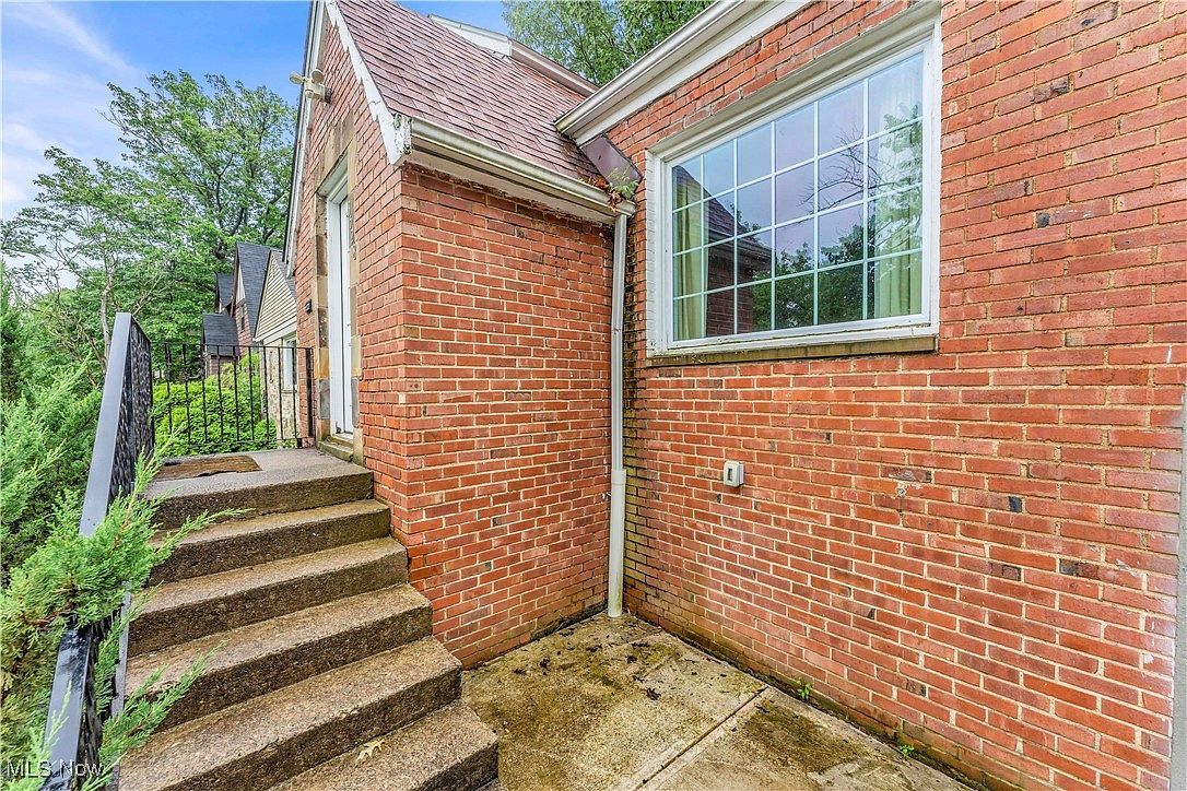 3528 Meadowbrook Blvd Cleveland Heights, OH 44118 - Thumbnail 5