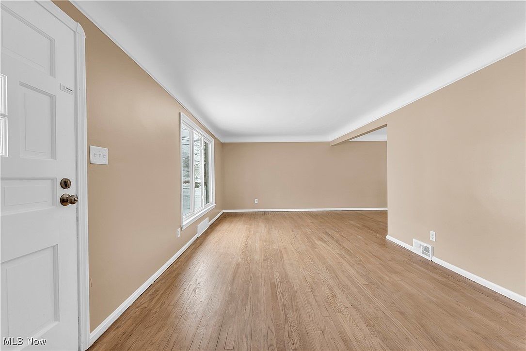 4693 Liberty Rd Cleveland, OH 44121 - Thumbnail 5