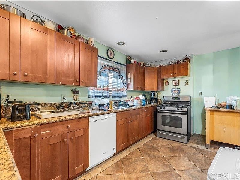 2049 Madera St Lemon Grove, CA 91945 - Thumbnail 5