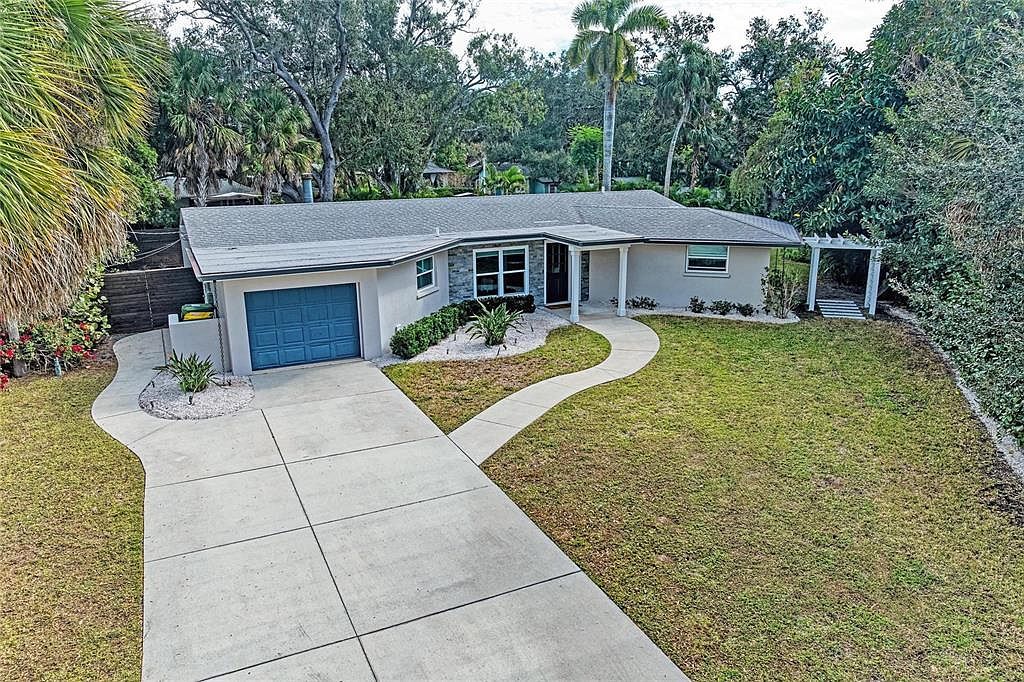 2132 Hyde Park Cir Sarasota, FL 34239 - Thumbnail 5