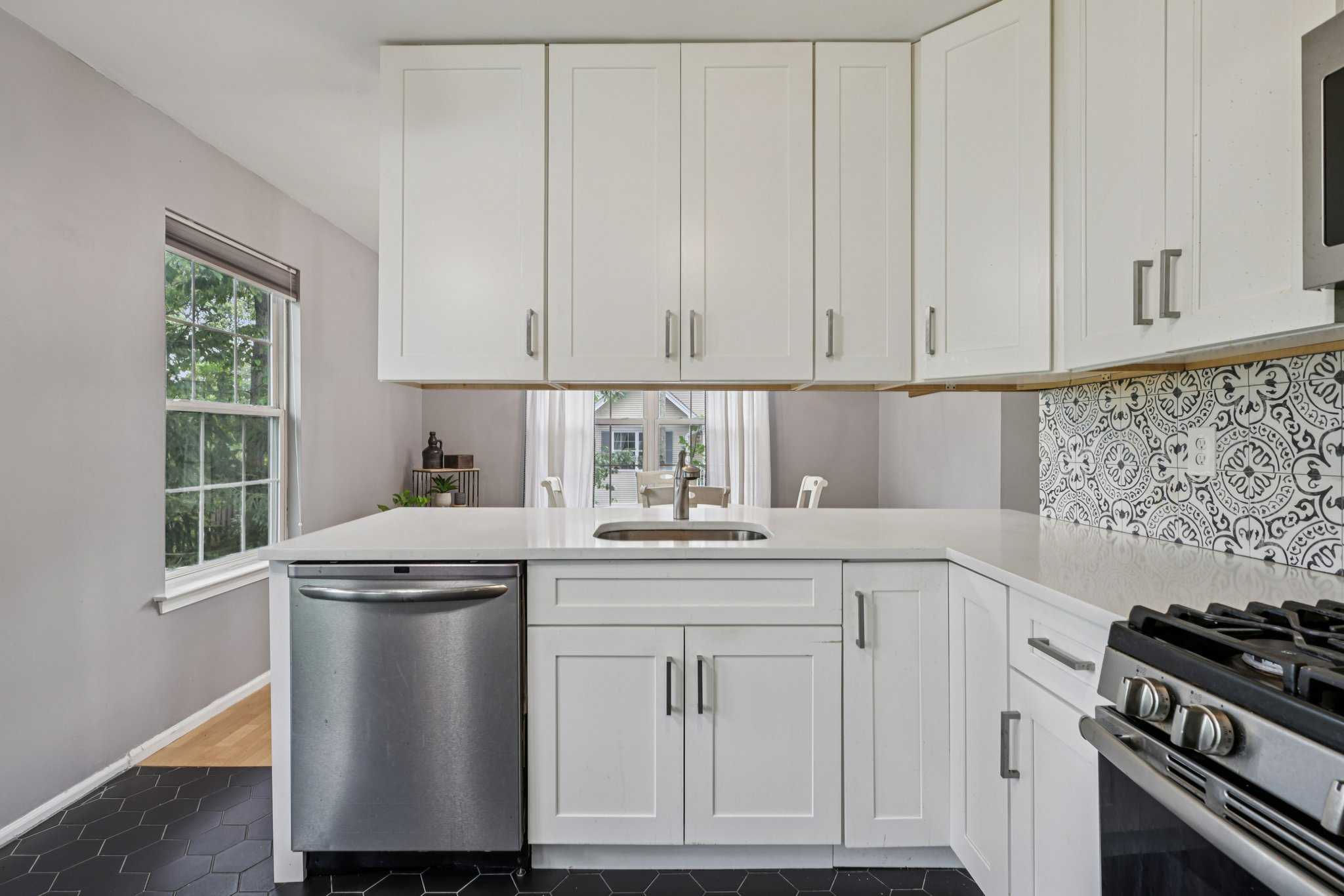 1608 Cypress Lane, East Brunswick, NJ, USA, 8816 - Thumbnail 5