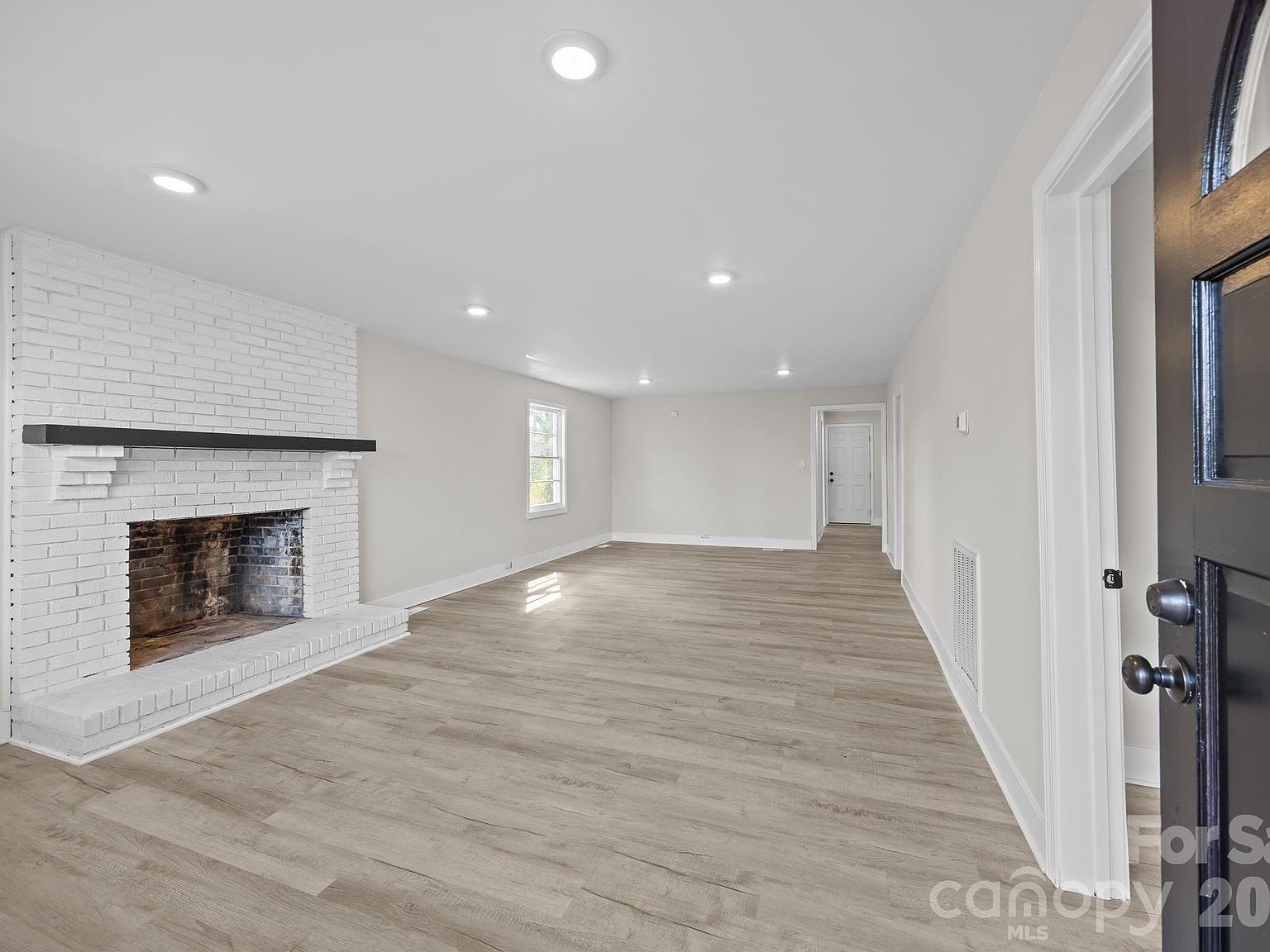 511 E Trade St Dallas, NC 28034 - Thumbnail 5