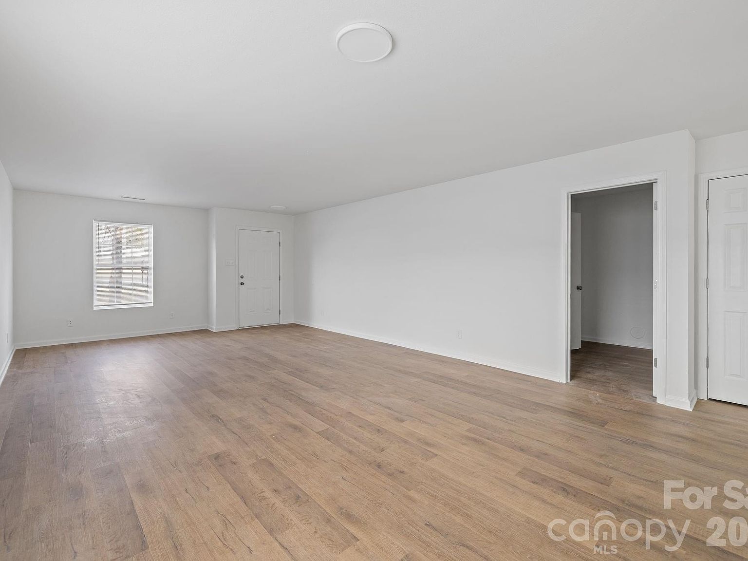 8618 Herons Pond Ct Charlotte, NC 28215 - Thumbnail 5