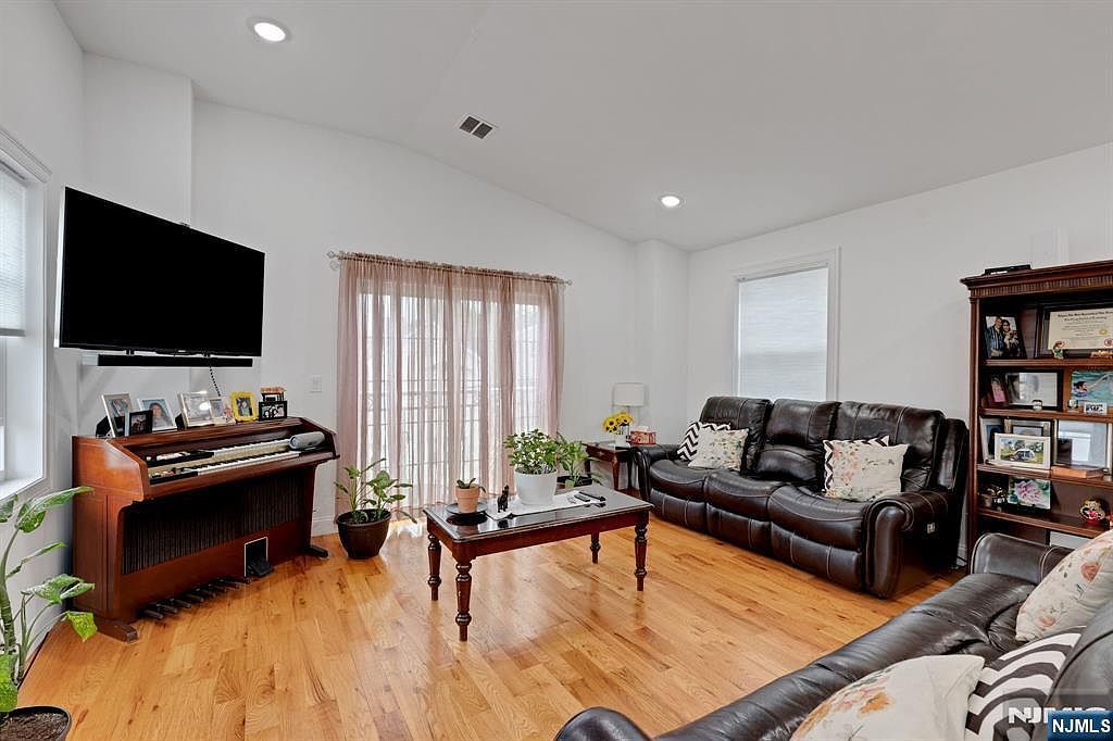 420 18th Ave Newark, NJ 07103 - Thumbnail 5