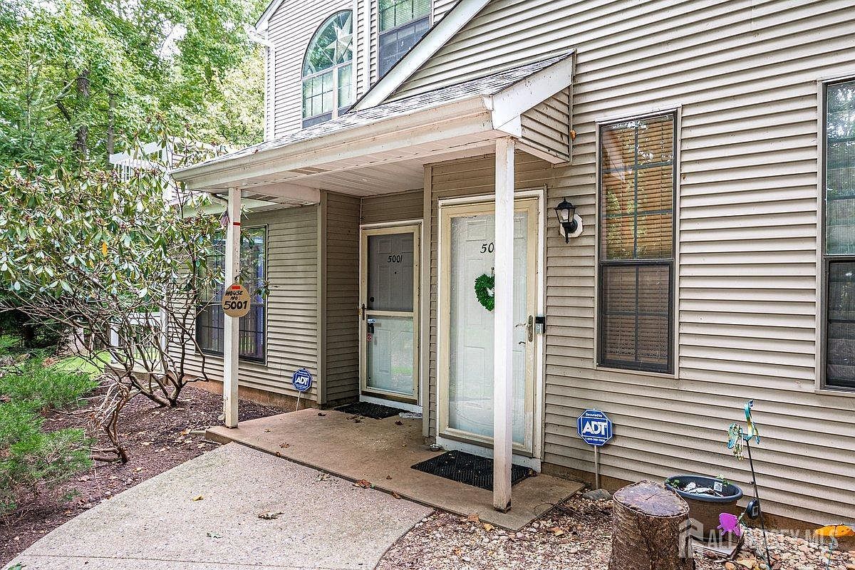 5001 Stonehedge Rd Edison, NJ 08820 - Thumbnail 5