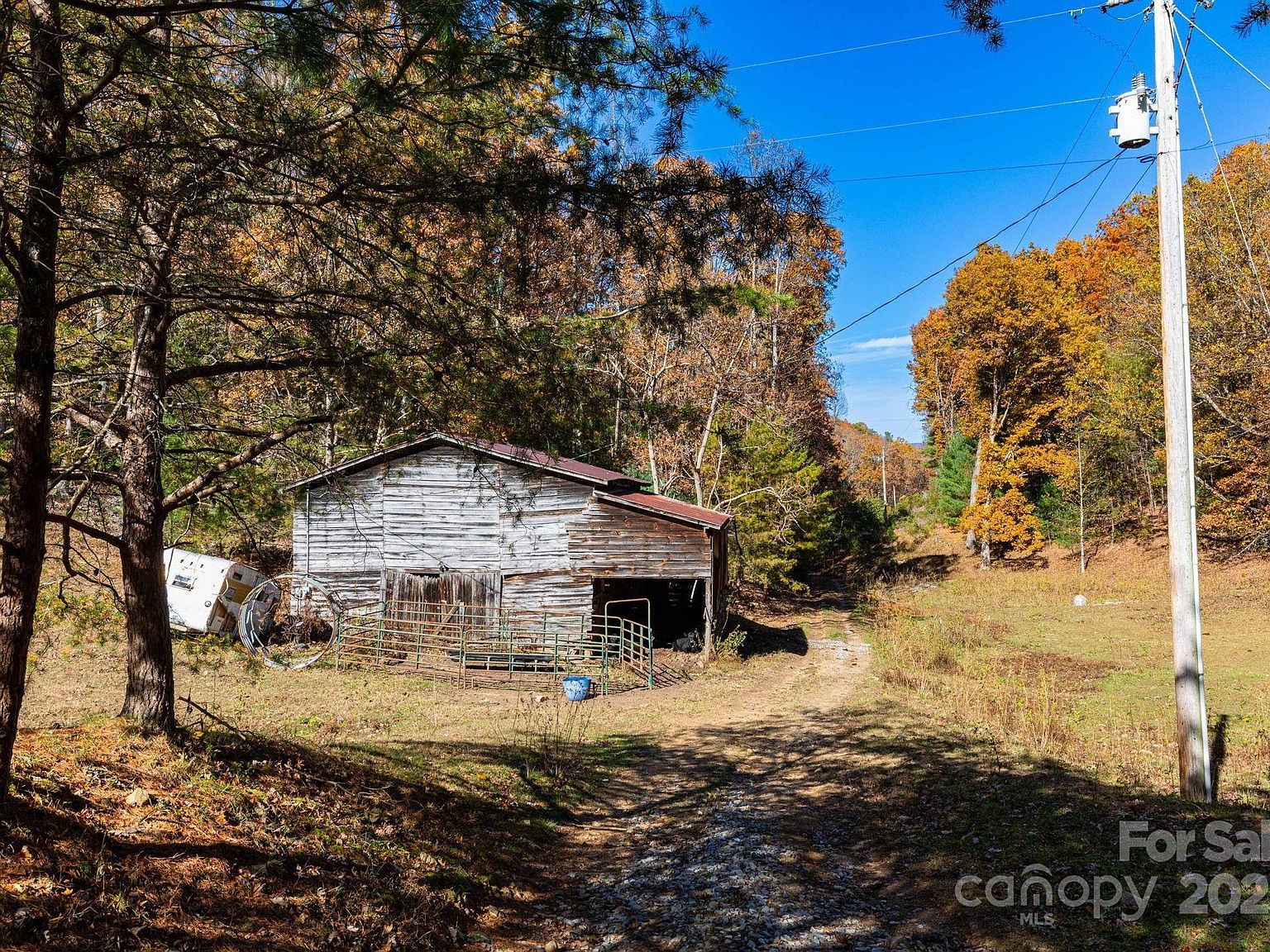 671 Island Hollow Rd Hot Springs, NC 28743 - Thumbnail 5