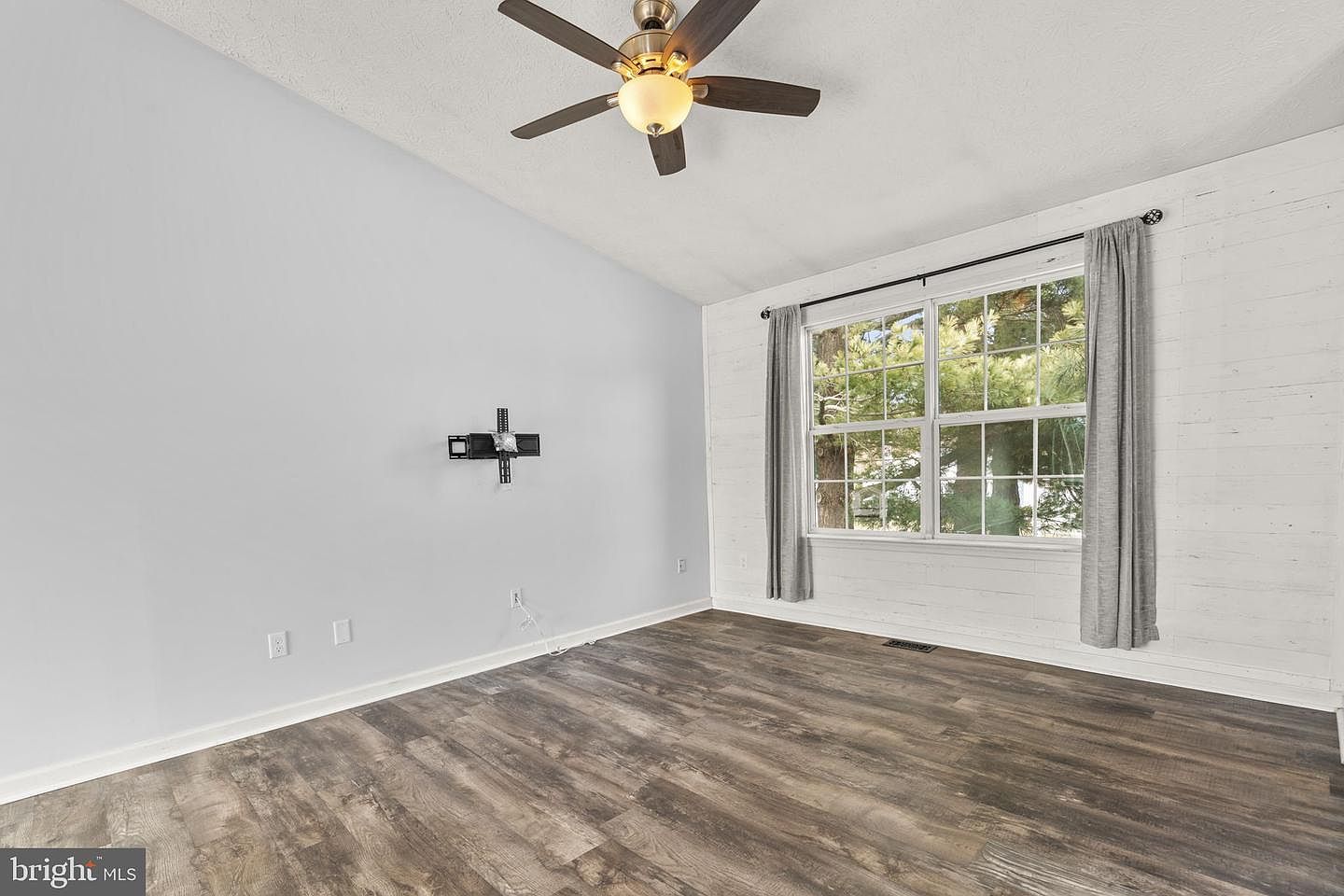 1821 Division Rd Pasadena, MD 21122 - Thumbnail 5