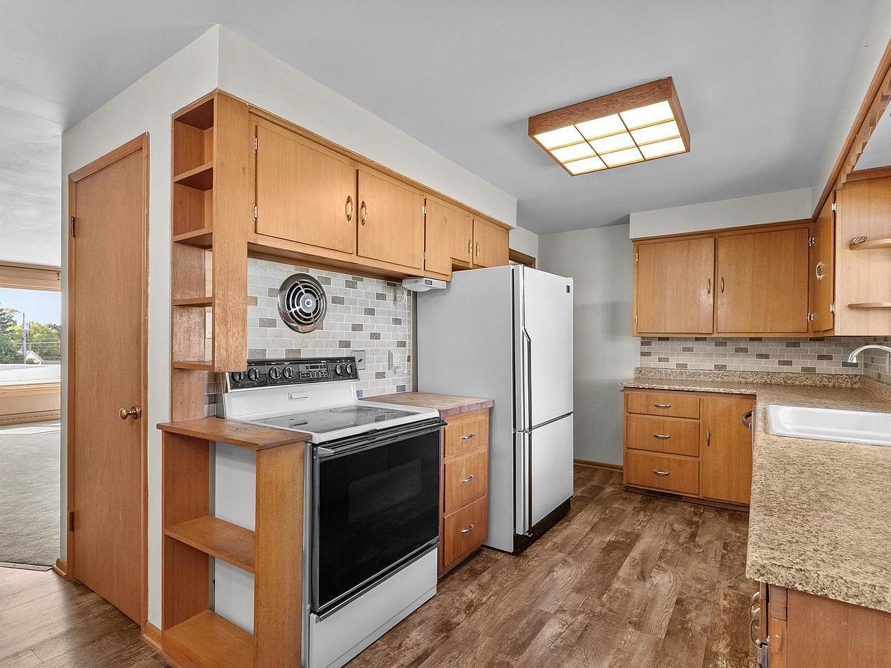 944 Fond Du Lac Ave Sheboygan Falls, WI 53085 - Thumbnail 5