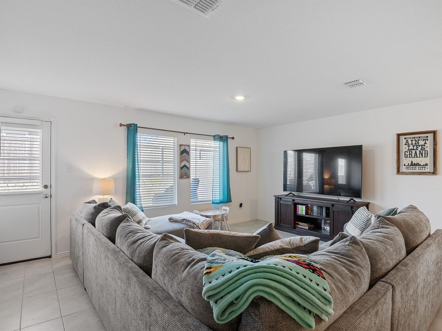 11807 Marcellus Way Justin, TX 76247 - Thumbnail 5