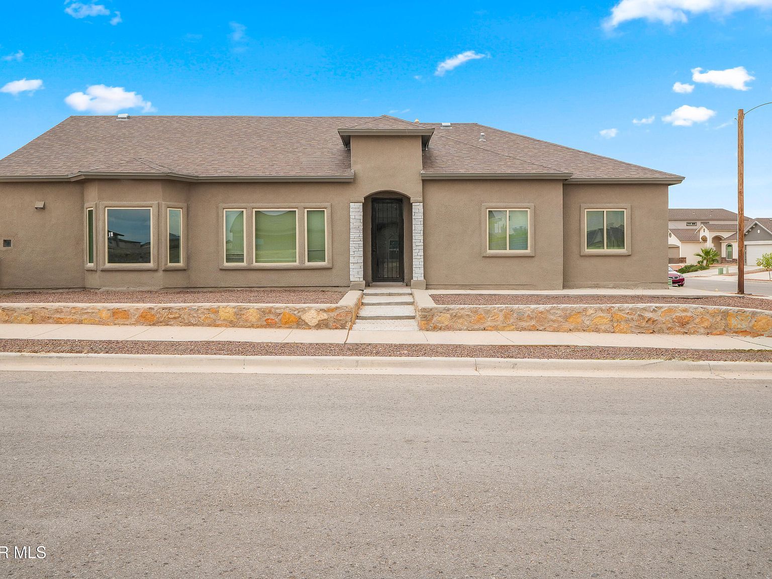 1060 Summer Rain St El Paso, TX 79928 - Thumbnail 5