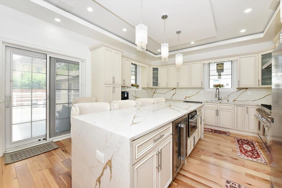 86-22 Somerset St Jamaica, NY 11432 - Thumbnail 5