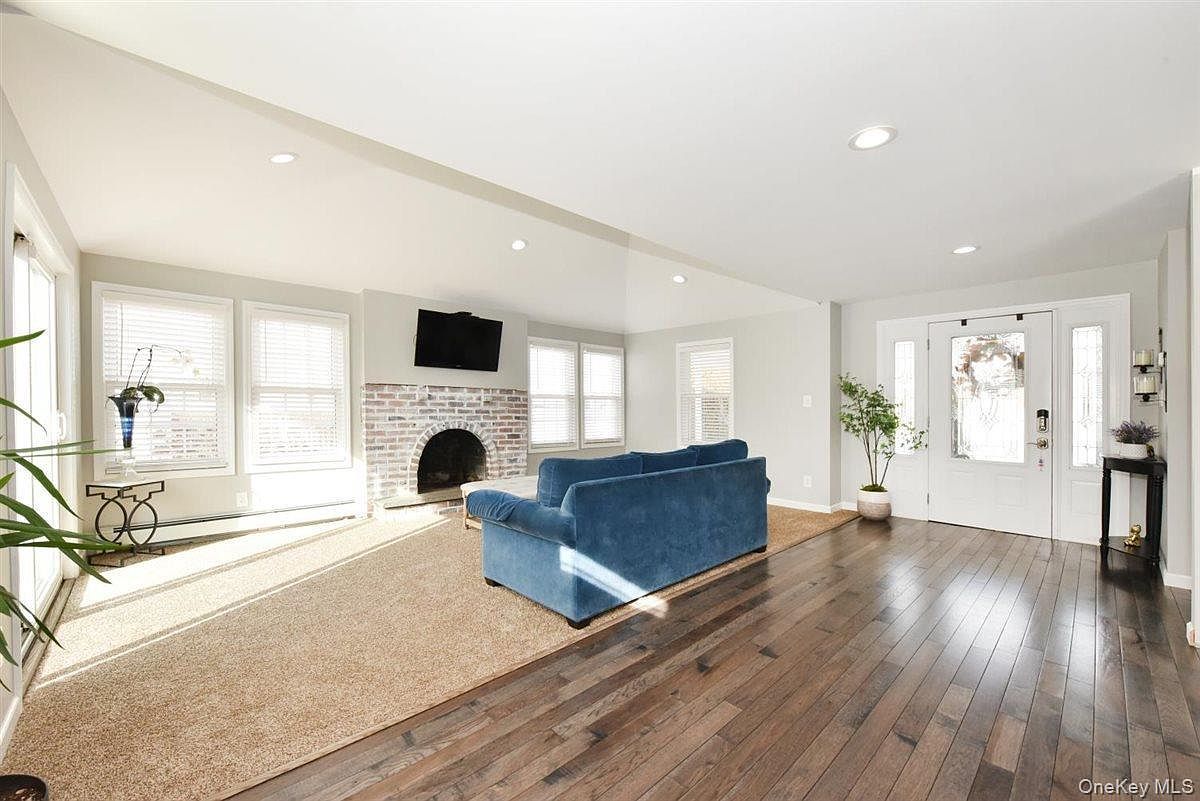 3 Berryhill Ln Bethpage, NY 11714 - Thumbnail 5