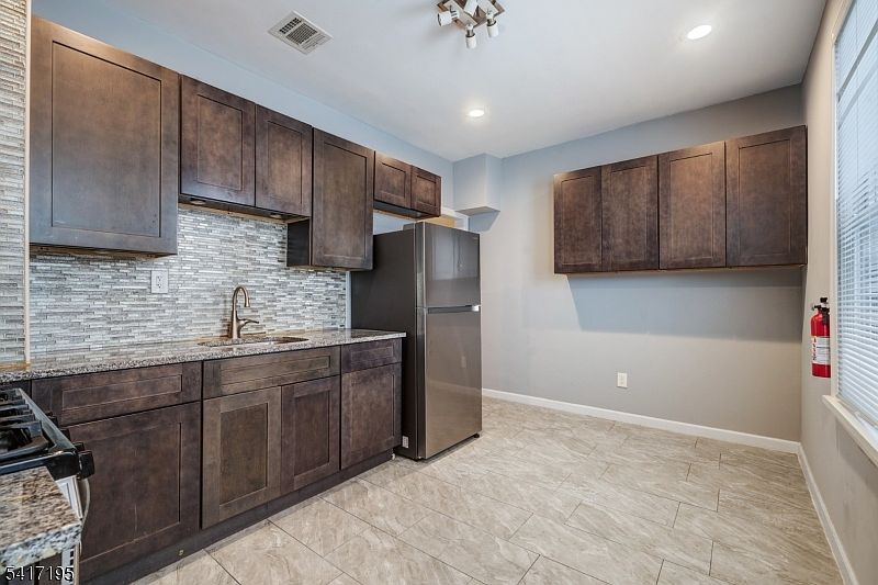 50 Palm St Newark, NJ 07106 - Thumbnail 5