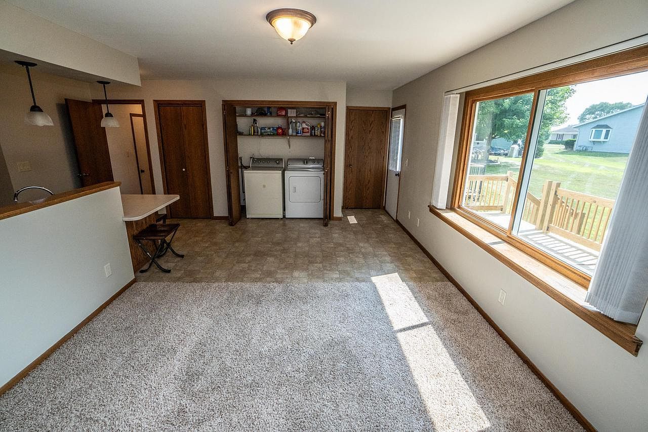 1925 Hilltop Dr West Bend, WI 53095 - Thumbnail 5